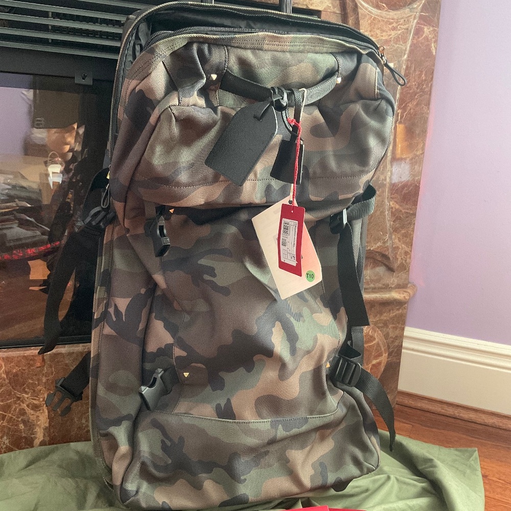 LUGGAGE!! UNISEX ! VALENTINO GARAVANI !!